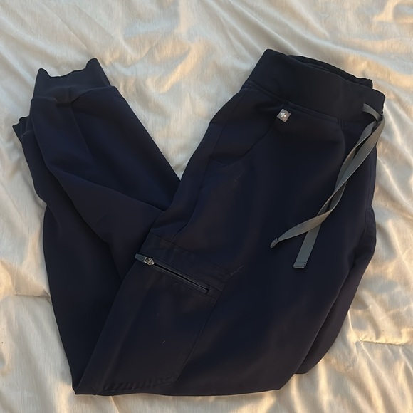 FIGS Scrubs - Picture 4 of 6